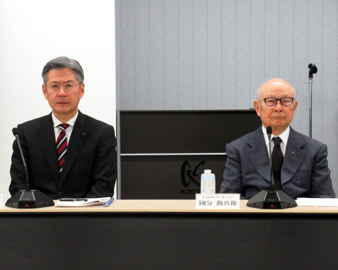 國分晃社長㊧、國分勘兵衛会長