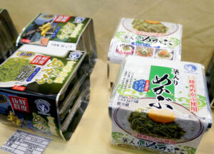 アップサイクル商品の「茎入りめかぶ」