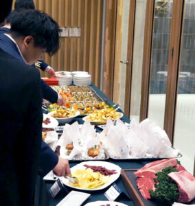 林祐司シェフによるビーフ＆ラムの特別メニューが提供された