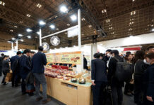 「未来を、笑顔で、つつむ」 食品流通の課題解決へ新プロジェクト 容器開発の技術力で持続可能な未来拓く シーピー化成 多くの来場者でにぎわったシーピー化成のブース