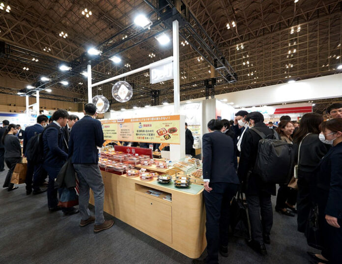 多くの来場者でにぎわったシーピー化成のブース