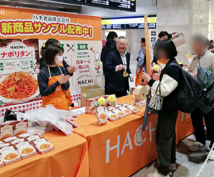 大阪会場で高橋慎一社長㊥