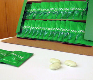 1箱30袋（粒）入り、販売価格は税込7452円