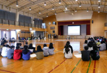 食物アレルギーをゲームで学ぶ メーカー6社が合同で食育授業 食物アレルギーをゲームで学ぶ メーカー6社が合同で食育授業