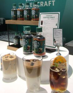 アレンジドリンク（下段）とカスタマイズカード（中段左）