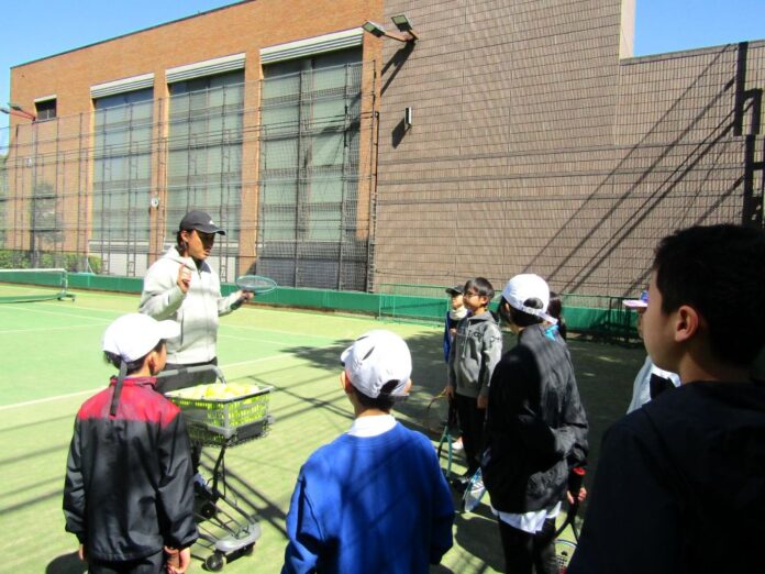 テニス教室で講師役を務めた添田豪さん