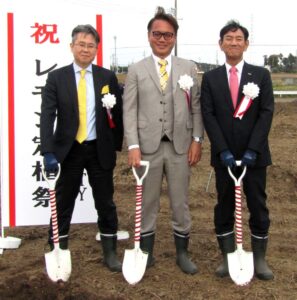 左から西本Wismettacホールディングスの新開裕之社長、LEMONITYの鈴木貴博社長、ポッカサッポロ佐藤雅志社長