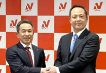 ニチレイ社長交代会見 食品×物流で成長加速、海外はM&Aと投資強化と嶋本氏 大櫛顕也現社長(左)、嶋本和訓新社長