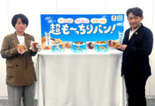 ファミリーマート “超も~っちり”で食感進化 人気パン3品を全国発売 鈴木崇義氏(右)と商品本部スイーツ部ベーカリー・半生菓子グループの上妻春香氏