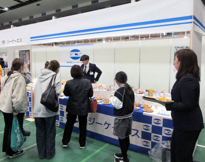 当日は得意先800人を招待