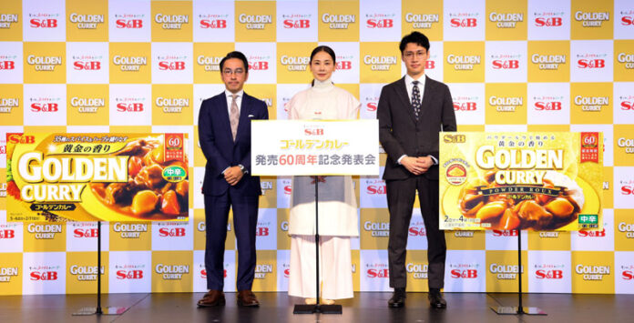 （左から）中島康介氏、長坂昌和氏、吉田羊さん