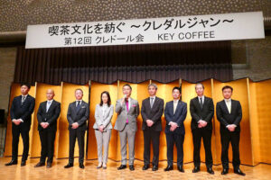 「第12回クレドール会」で柴田裕社長㊥ら