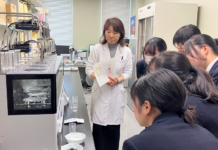 DHC 八千代市の中学校が研究所訪問 研究開発の現場を体験 崩壊性試験の装置を見学