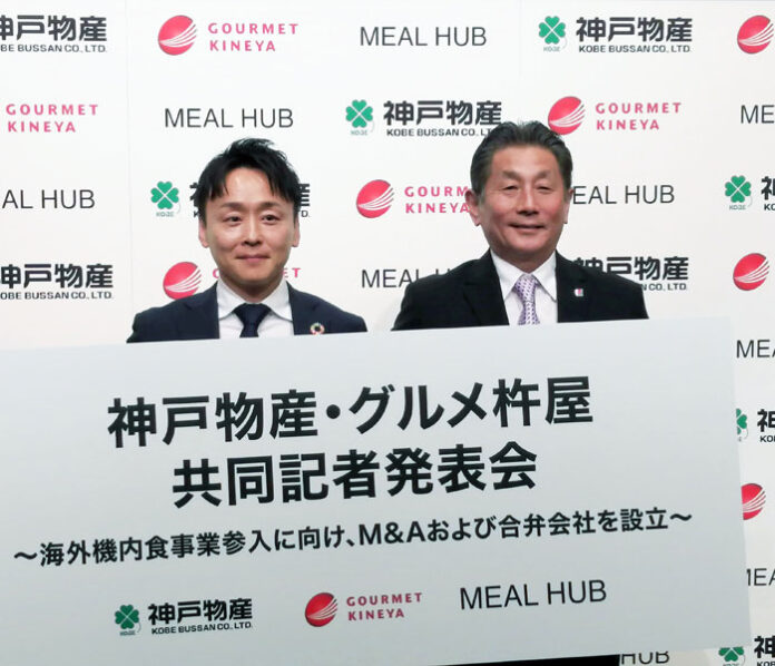 神戸物産・沼田博和社長㊧とグルメ杵屋・椋本充士社長