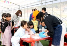 オタフクソース いちご農園で親子イベント 新商品使いフルーツビネガー作り オタフクソース いちご農園で親子イベント 新商品使いフルーツビネガー作り