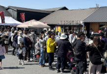佐藤醸造「あまの蔵」が5周年 感謝祭で「みそ盛り放題」 イベントを楽しむ来場者