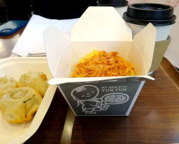 「焼小籠包」㊧と「桜えび焼ビーフン」