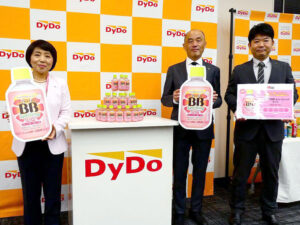 （左から）エーザイの内藤えり子氏、ダイドードリンコの中島孝徳氏、坂本大介氏