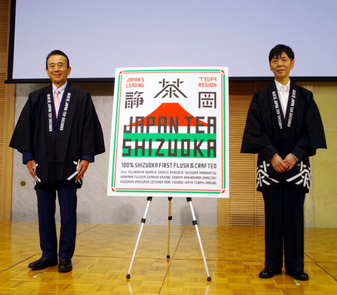 中央がロゴ。鈴木康友知事㊧と佐藤可士和氏