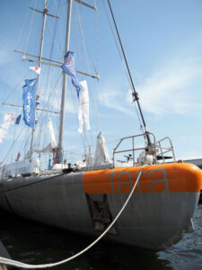 8年ぶりに寄港したタラ号