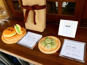限定商品の「抹茶生落雁」と「抹茶生どら焼