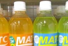 ビタミン炭酸飲料「マッチ」が連続成長 30年間、高校生に寄り添い独自ポジション確立 形容しがたい独自フレーバー世代超え浸透 大塚食品 「マッチ」と「ビタミンみかん」(左)