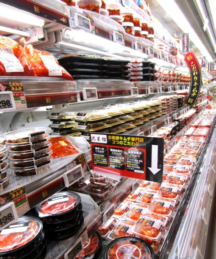 「ヤオコー東戸塚店」のヤオコー最大級のキムチ売場