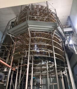 スパイラルクーラーで冷却