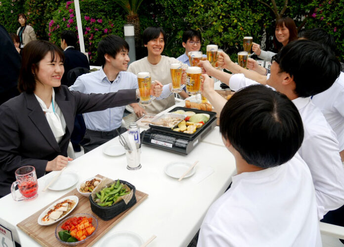 サントリー 屋上ビアガーデン始まる 北海道・沖縄のBBQ用意