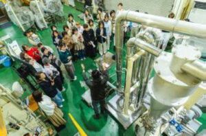 米粉の製粉工程を見学（西村機械製作所で）