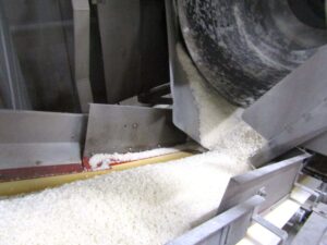 洗米機で洗米されたうるち米