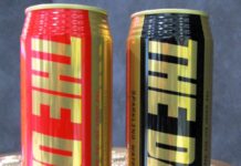 ロッテ、飲料へ挑戦 原材料名=水で「気持ちアガる水」を訴求 北米の潮流を日本風にアレンジして「THE DAY」発売開始 左から「THE DAY〈ナチュラルミネラルウォーター〉」(480ml)と「THE DAY〈スパークリングウォーター〉」(500ml)