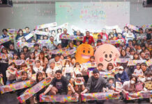 「香薫」で地球人を魅了 人気キャラ「ソップリン」も登場、ファンイベントにぎわう プリマハム ソップリン㊧とはむまるを囲んで