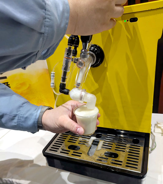 空気中の窒素を活用「極みの泡タップ」利用の新サーバー