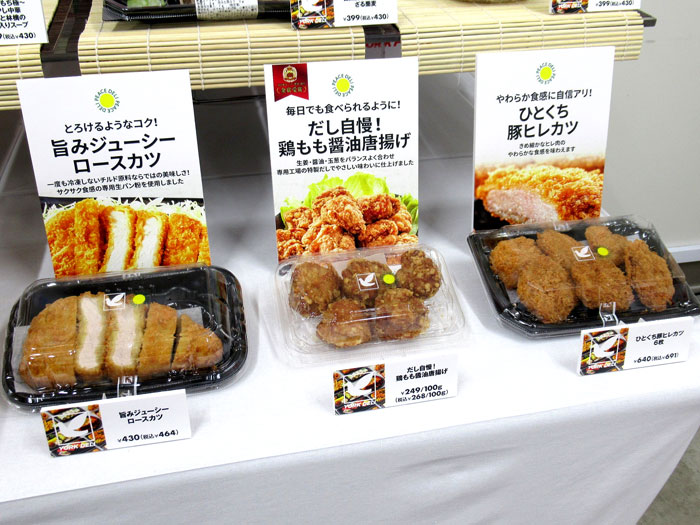 定番の唐揚げなども充実