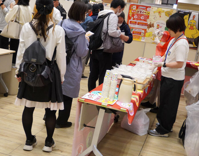 冷たい豆乳そうめんに至る所で「美味しい」の声が聞こえた