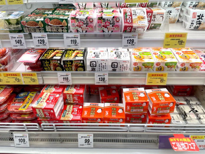 都内量販店の納豆売場。かつて定番だった“２ケタ売価”は減少