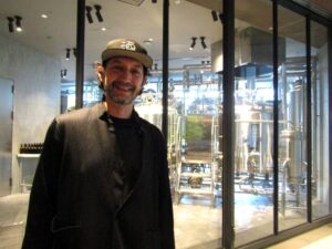 ビール＆バー店舗「TAP：020」のヘッドブリューワー・ベック グレゴリーさん