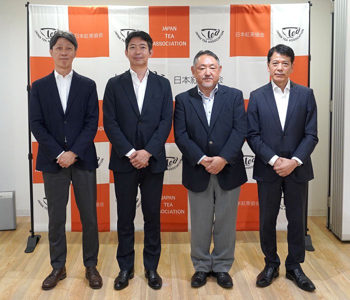 左から竹田一也氏、藤井洋氏、秋庭浩平氏、宣伝委員の平野孝氏