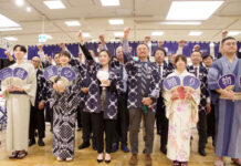 中元商戦、本格始動 日本橋三越本店 ドリンク試飲の初企画も 前列中央左が小林文子店長
