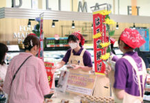 ハナマルキ 学生考案の「液体塩こうじ」使用メニュー スーパーで限定販売 200パックが完売