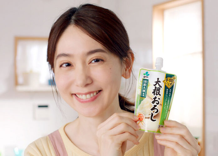 新進「手間いらず」新CM制作 “シャリうま～”な大根おろしの鮮度感とスパウトの手軽さ訴求