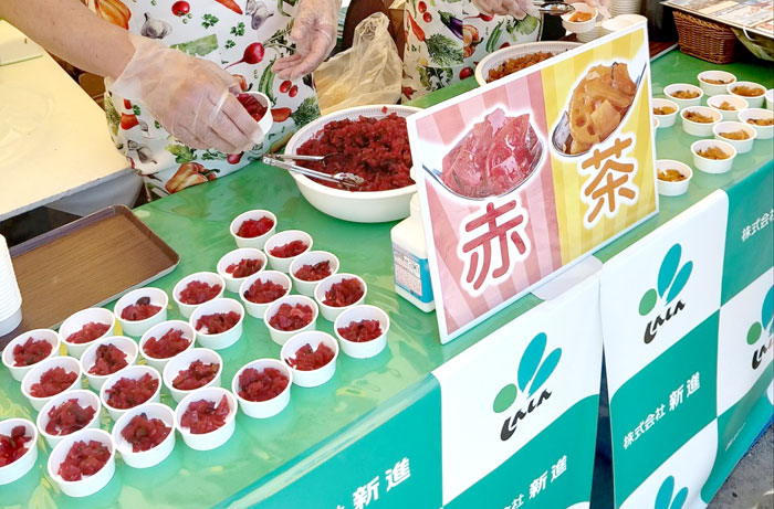 赤と茶の福神漬を食べ比べ