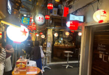 酒場に“赤星”あり 「サッポロラガービール」 瓶の魅力に再評価 吉祥寺で飲み歩きイベント ハーモニカ横丁でイベントがスタート