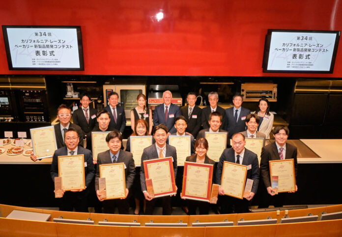 ファイナリストと審査員ら