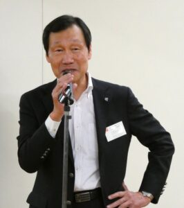 冒頭挨拶した商業組合首都圏お菓子ホールセラーズの小黒敏行理事長