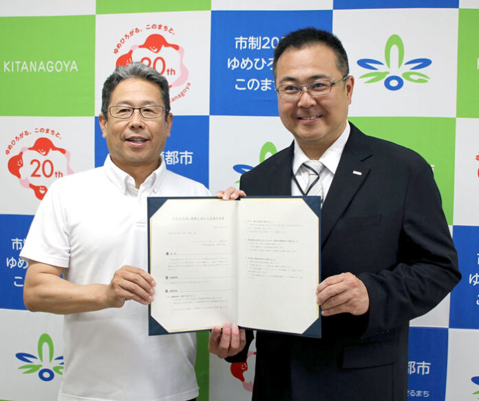 太田孝則市長㊧と池田誠一郎工場長