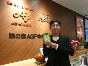 「華やかマスカット」をアピールする藤巻万之ソリューションビジネス部ノンコーヒー開発グループグループ長