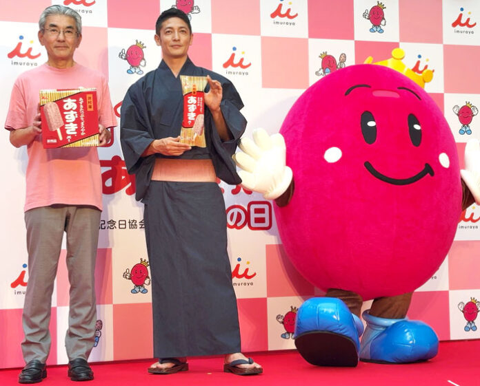 左から岩本康社長、玉木宏さん