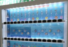 サントリー、自販機でオリジナルグッズの販売拡大 2028年に売上100億円以上計画 「推し活」需要のさらなる高まり見込む 「TAG-LIVE!MART」でグッズを販売